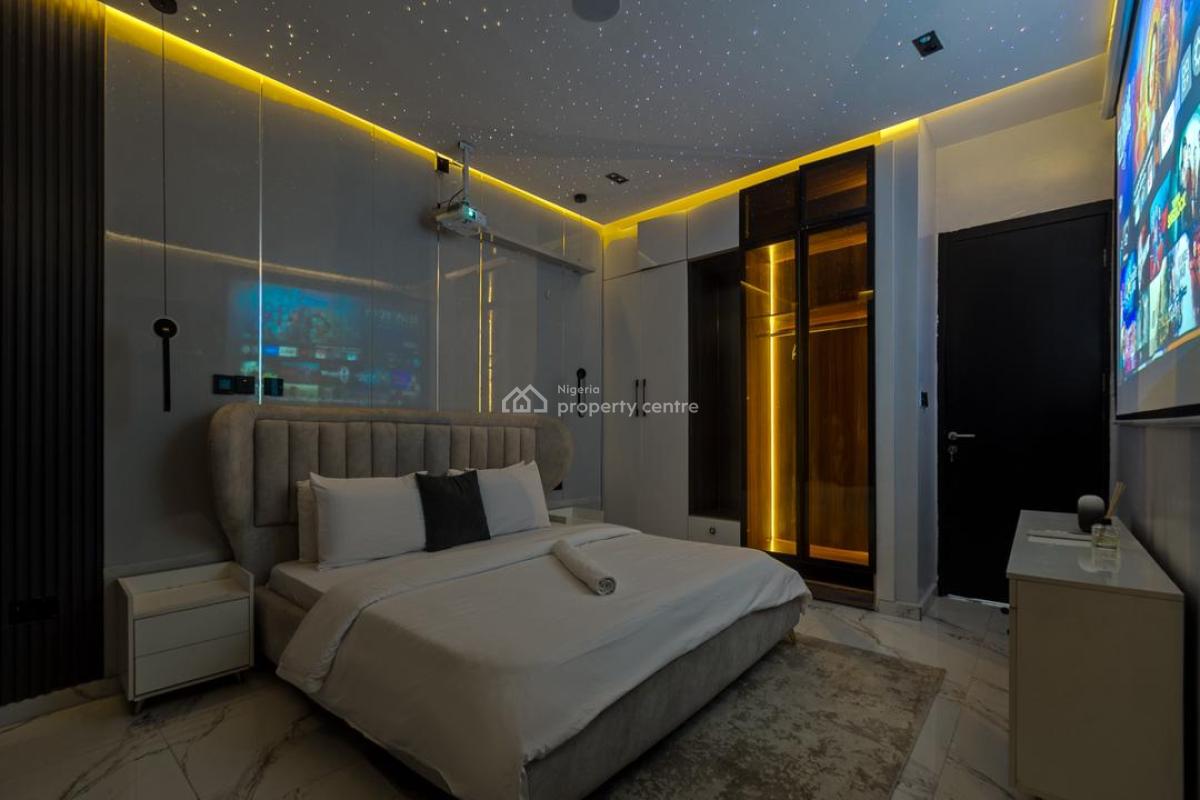 Luxury and Cinematic 2bedroom Apartment with Housekeeping and Ensuite, Snooker Board,ps5,inbuilt Speakers,gym,table Tennis, Ikate, Lekki, Lagos, Flat / Apartment Short Let