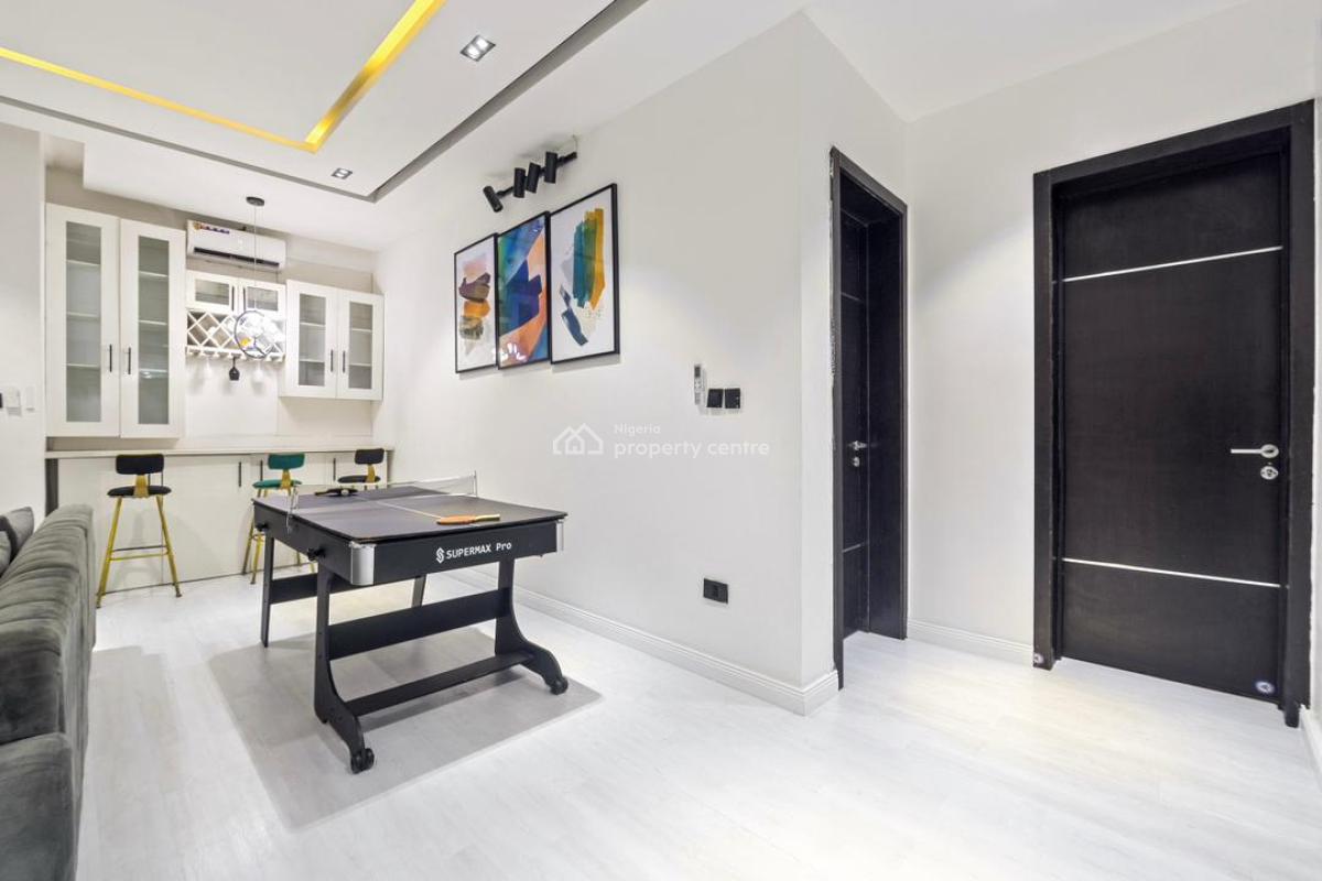Luxury and Cinematic 2bedroom Apartment with Housekeeping and Ensuite, Snooker Board,ps5,inbuilt Speakers,gym,table Tennis, Ikate, Lekki, Lagos, Flat / Apartment Short Let