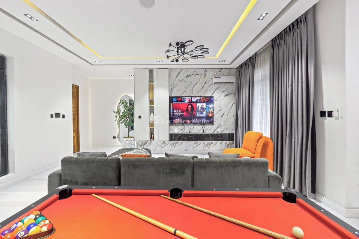 Luxury and Cinematic 2bedroom Apartment with Housekeeping and Ensuite, Snooker Board,ps5,inbuilt Speakers,gym,table Tennis, Ikate, Lekki, Lagos, Flat / Apartment Short Let