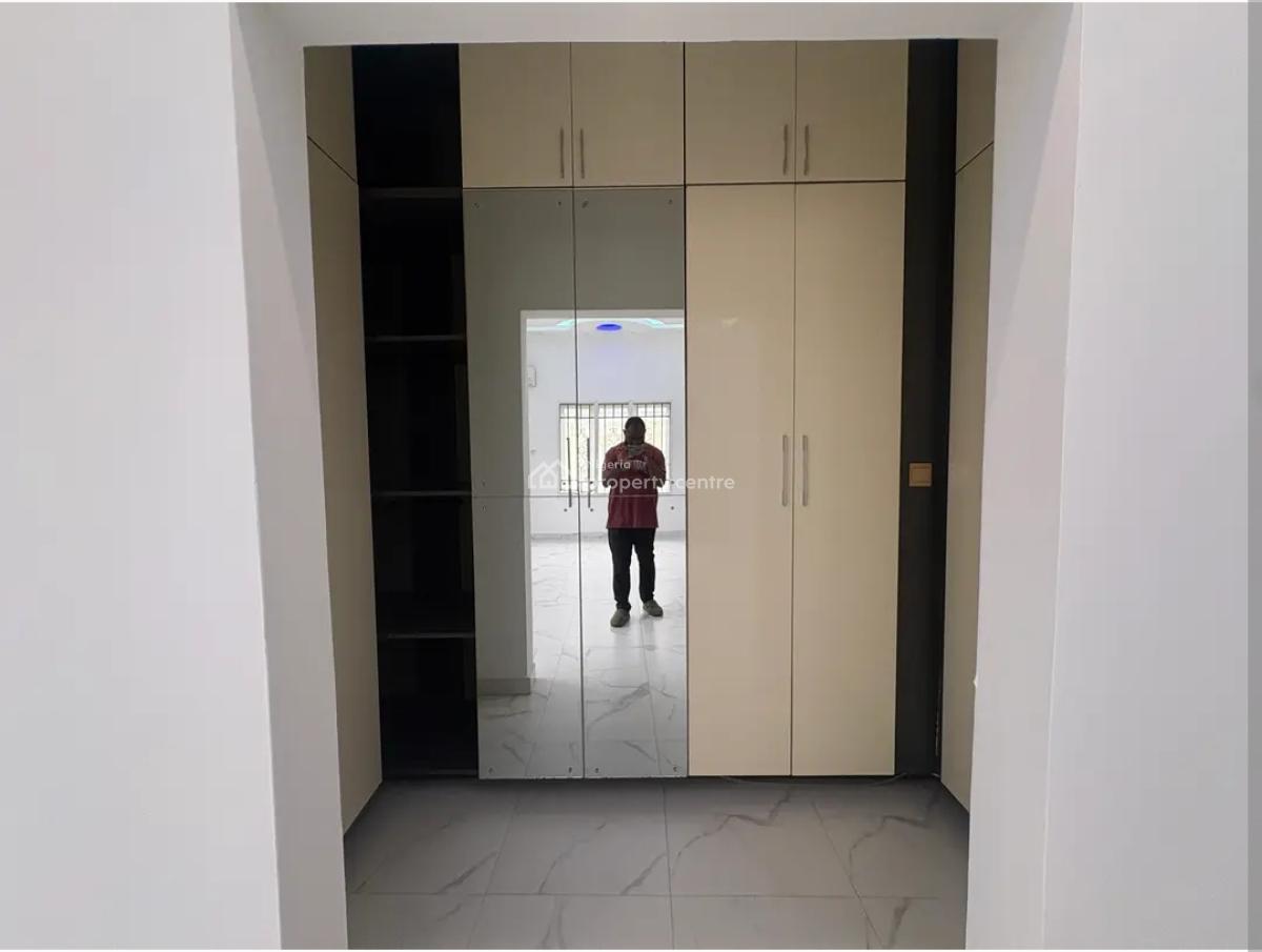 Spacious 8bedroom Duplex Within a Secured Estate, Osapa, Lekki, Lagos, Detached Duplex for Sale