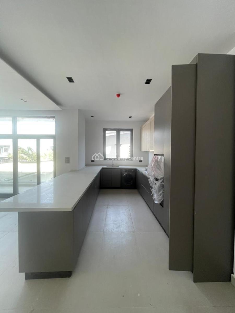 Super Luxury 2 Bedroom Apartment with Gym & Rooftop Swimming Pool, Lekki Phase 1, Lekki, Lagos, Flat / Apartment for Sale