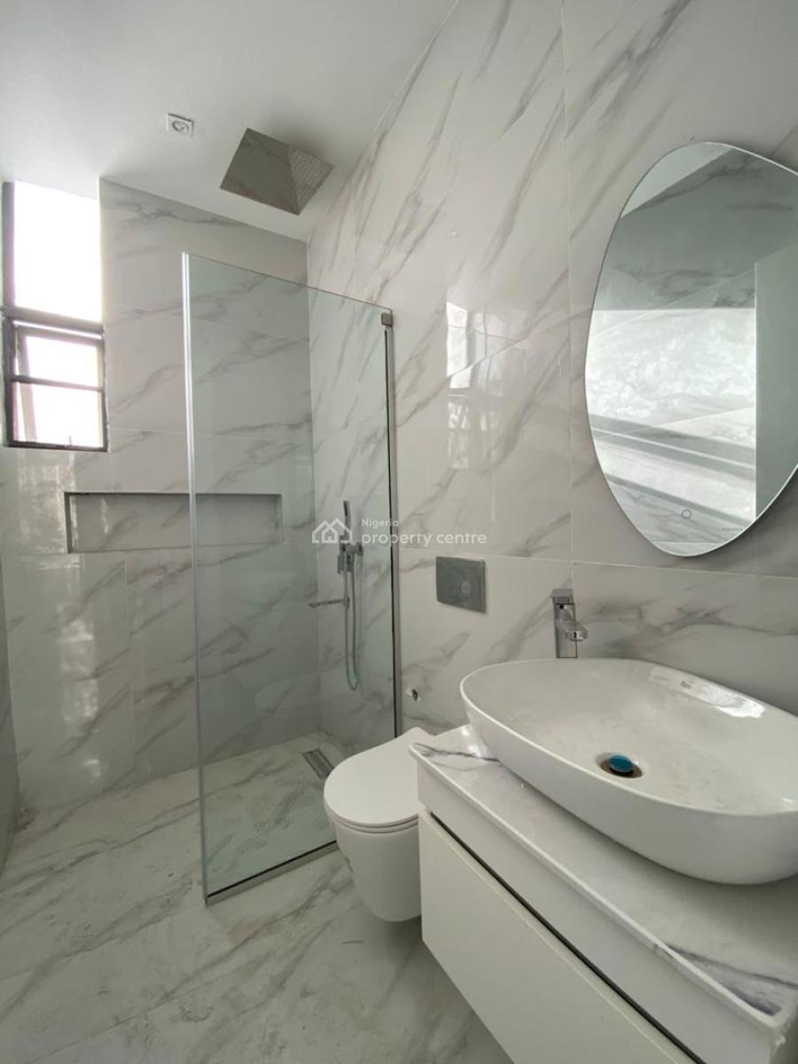 Luxury 2 Bedroom Apartment (elevator/pool/concierge/gym), Lekki Phase 1, Lekki, Lagos, Flat / Apartment for Sale