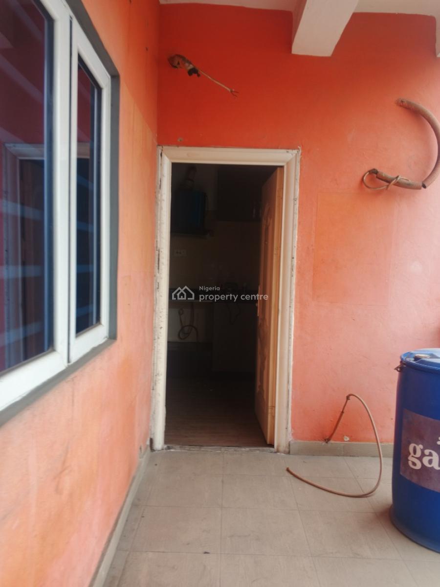 Three Bedroom Apartment with a Bq, Alagomeji, Alagomeji, Yaba, Lagos, Flat / Apartment for Sale