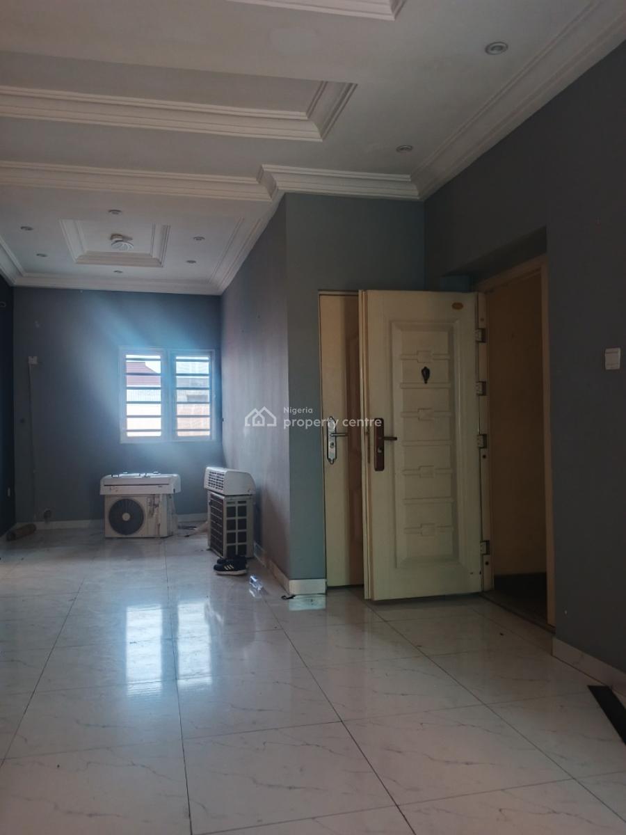 Three Bedroom Apartment with a Bq, Alagomeji, Alagomeji, Yaba, Lagos, Flat / Apartment for Sale