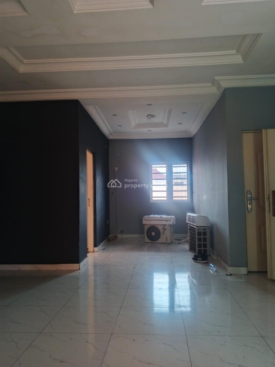 Three Bedroom Apartment with a Bq, Alagomeji, Alagomeji, Yaba, Lagos, Flat / Apartment for Sale