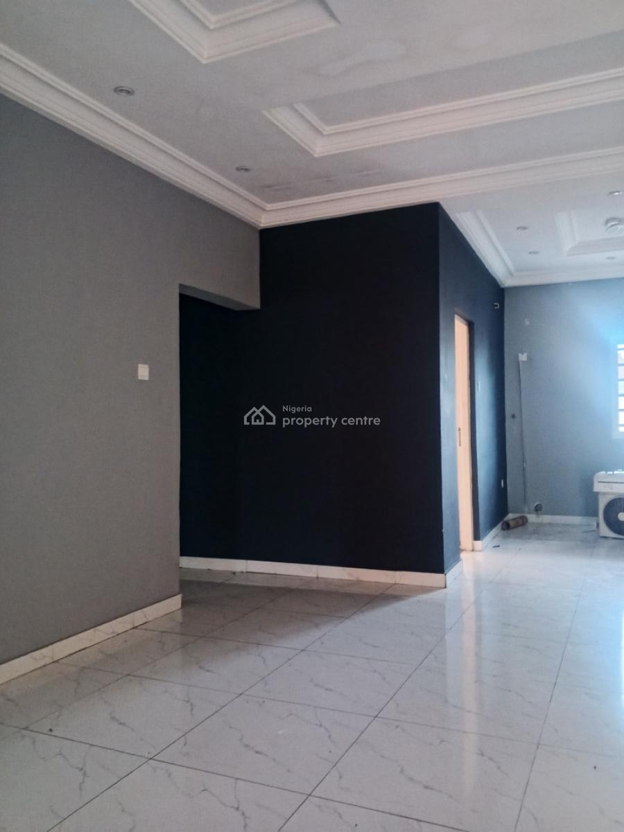 Three Bedroom Apartment with a Bq, Alagomeji, Alagomeji, Yaba, Lagos, Flat / Apartment for Sale