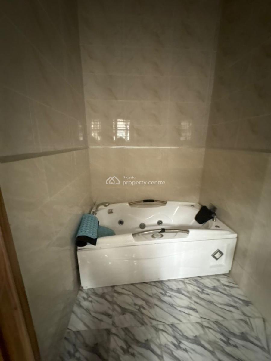 Exquisite Master Bedroom, Ikota, Lekki, Lagos, Flat / Apartment for Rent