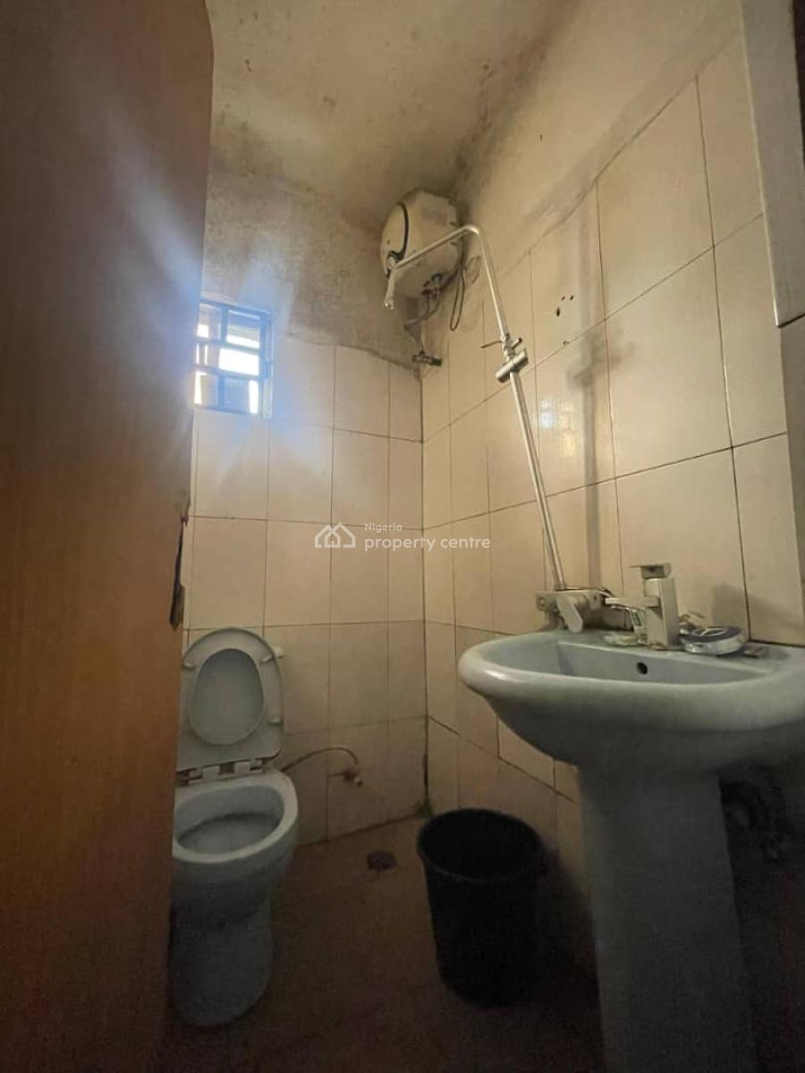 18 Rooms Hotel in a Serene Environment, Off Elimgbu Road, Elimbu, Port Harcourt, Rivers, Hotel / Guest House for Sale