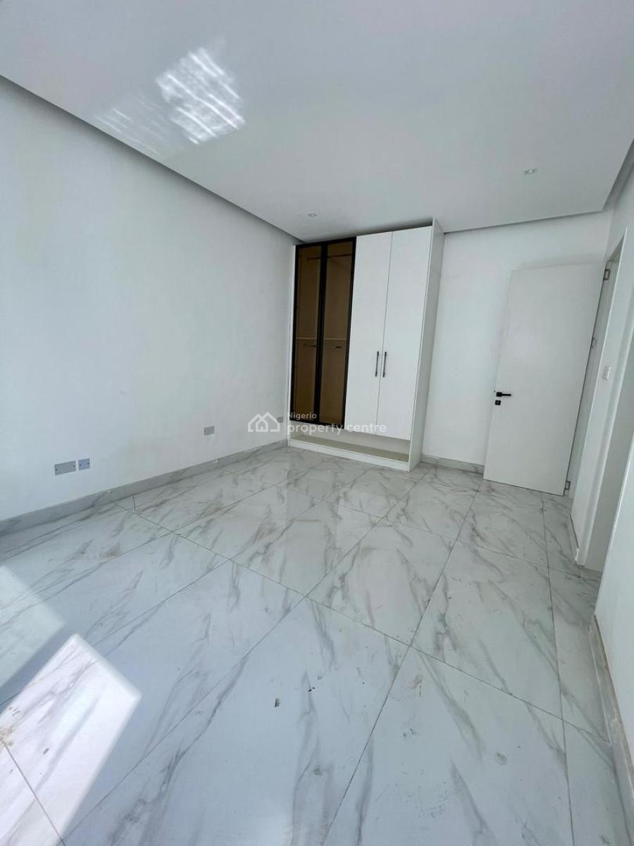 Decently Finished 2 Bedroom Apartment, Lekki Phase 1, Lekki, Lagos, Flat / Apartment for Sale