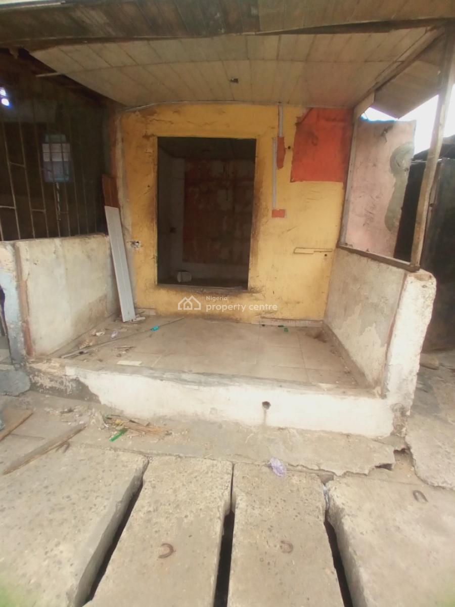 a Mini Shop Facing a Busy Road Is Available, Oworonshoki, Kosofe, Lagos, Shop for Rent