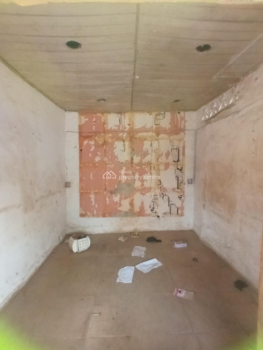a Mini Shop Facing a Busy Road Is Available, Oworonshoki, Kosofe, Lagos, Shop for Rent