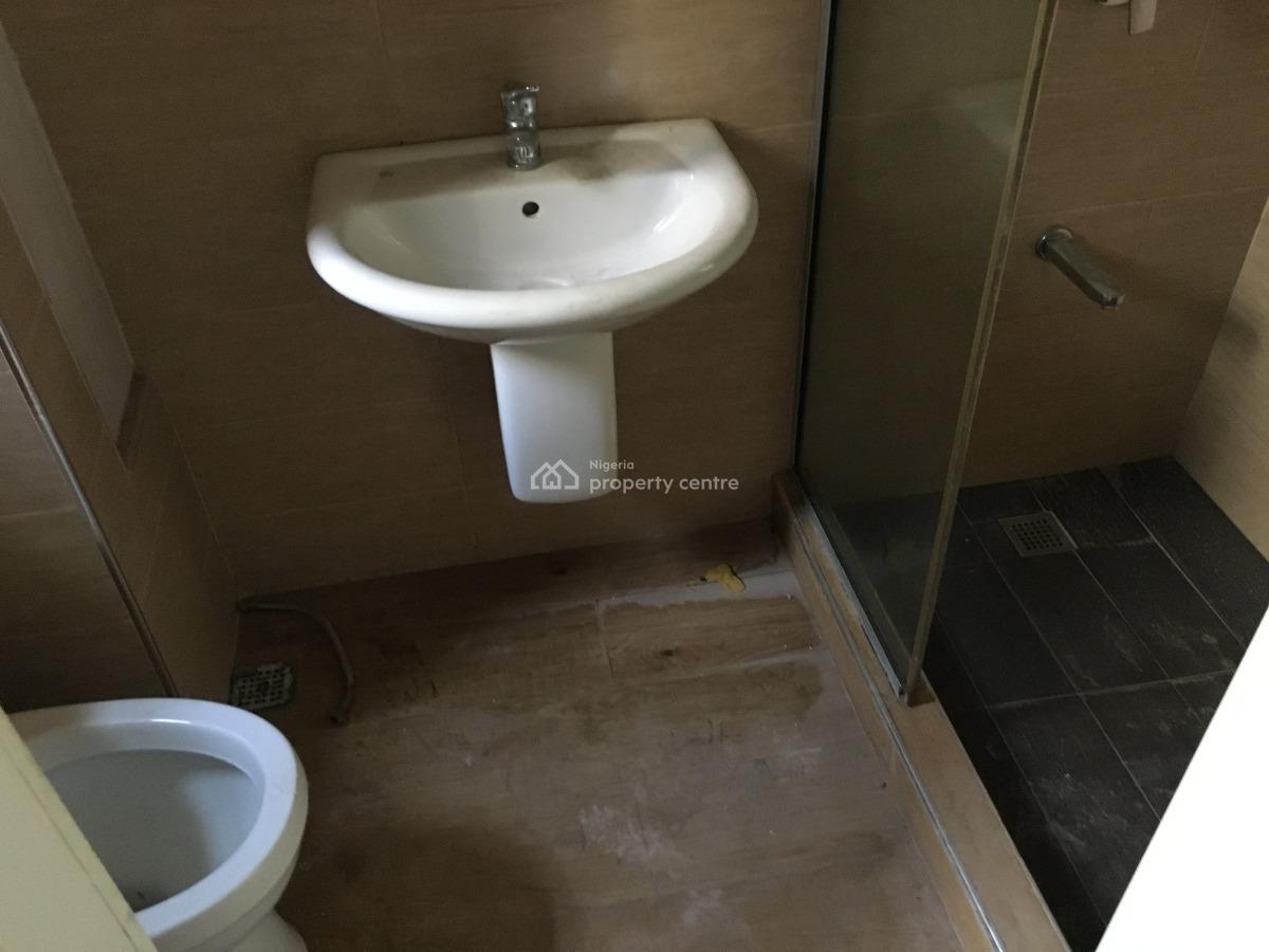 Serviced Neatly Used 3bedrooms Flat, Off Bush Street, Anthony, Maryland, Lagos, Flat / Apartment for Rent