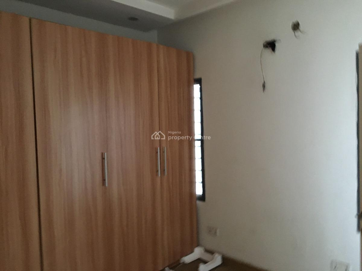 Serviced Neatly Used 3bedrooms Flat, Off Bush Street, Anthony, Maryland, Lagos, Flat / Apartment for Rent