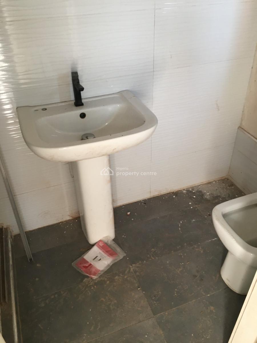 Serviced Neatly Used 3bedrooms Flat, Off Bush Street, Anthony, Maryland, Lagos, Flat / Apartment for Rent