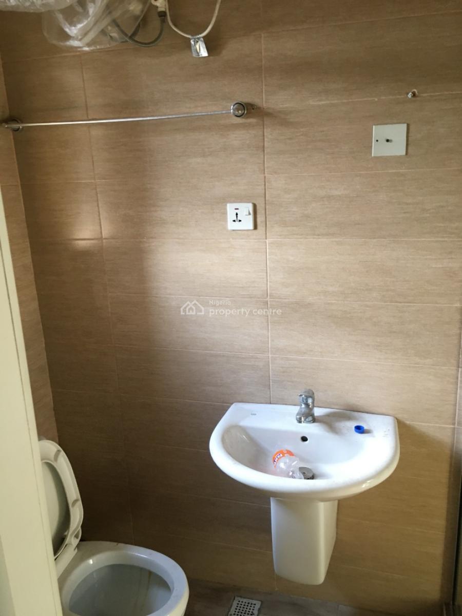 Serviced Neatly Used 3bedrooms Flat, Off Bush Street, Anthony, Maryland, Lagos, Flat / Apartment for Rent