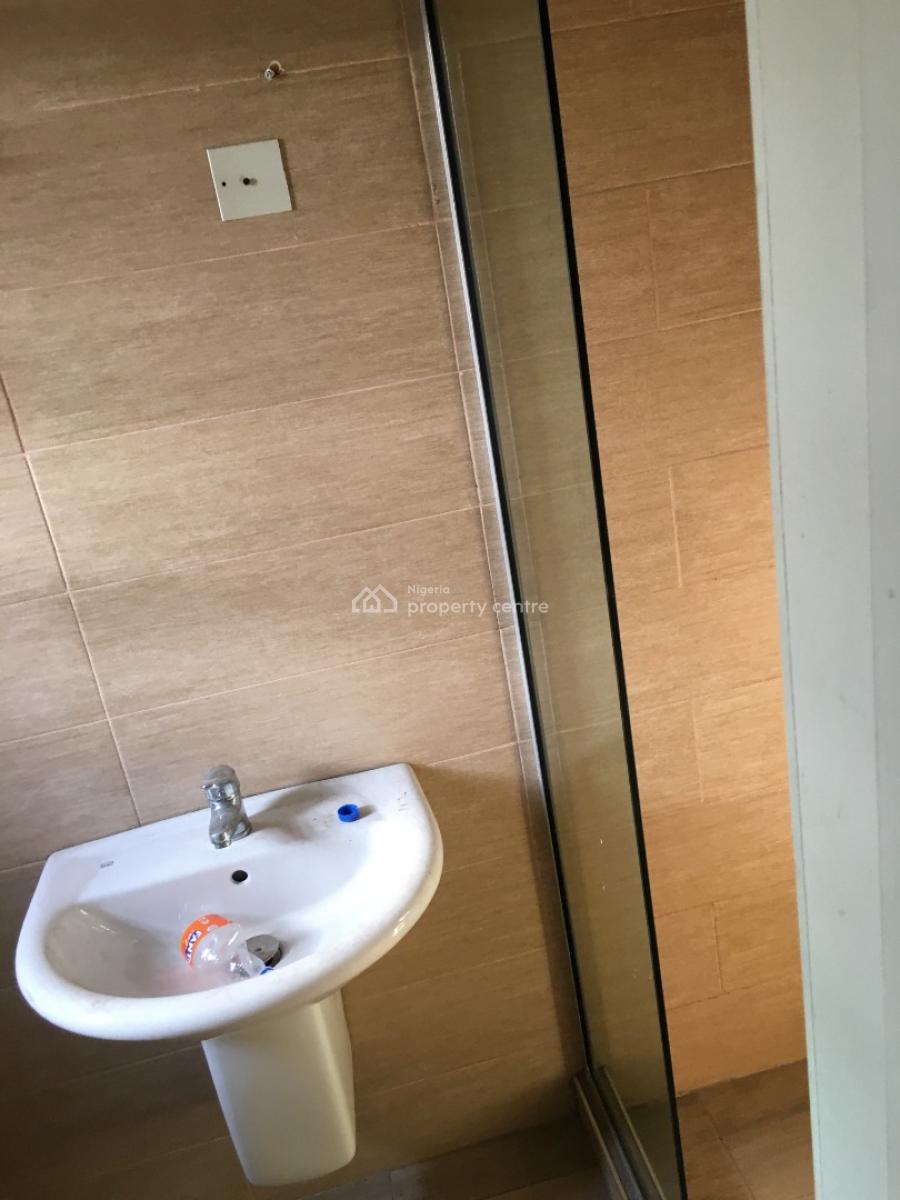 Serviced Neatly Used 3bedrooms Flat, Off Bush Street, Anthony, Maryland, Lagos, Flat / Apartment for Rent