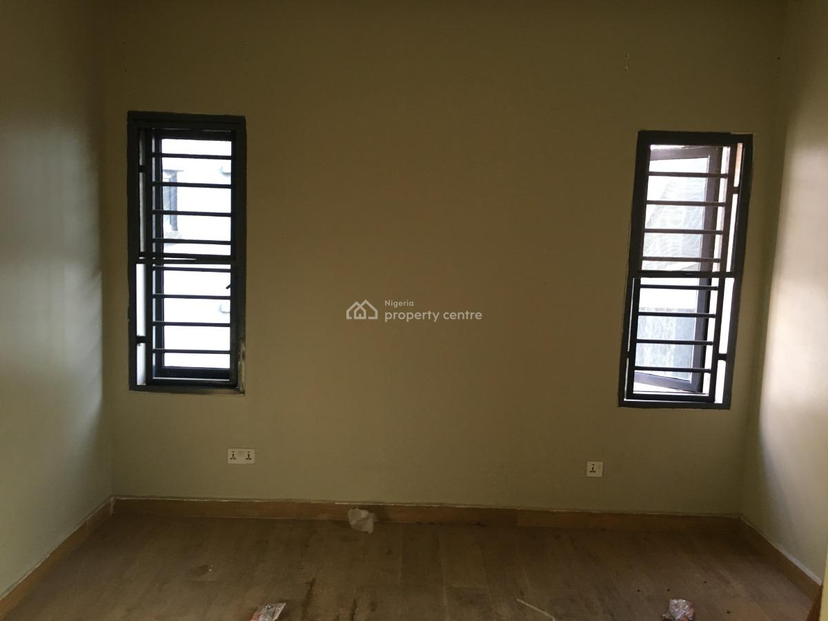 Serviced Neatly Used 3bedrooms Flat, Off Bush Street, Anthony, Maryland, Lagos, Flat / Apartment for Rent