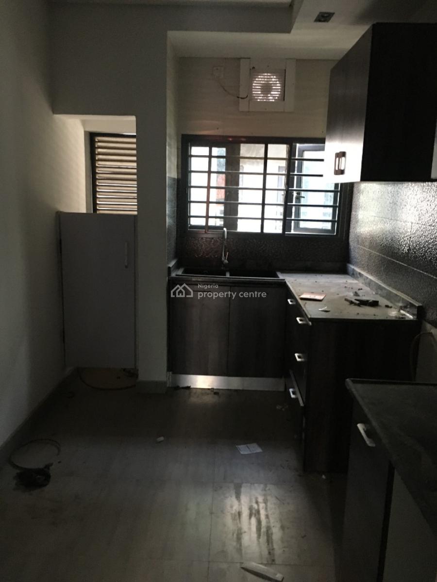 Serviced Neatly Used 3bedrooms Flat, Off Bush Street, Anthony, Maryland, Lagos, Flat / Apartment for Rent
