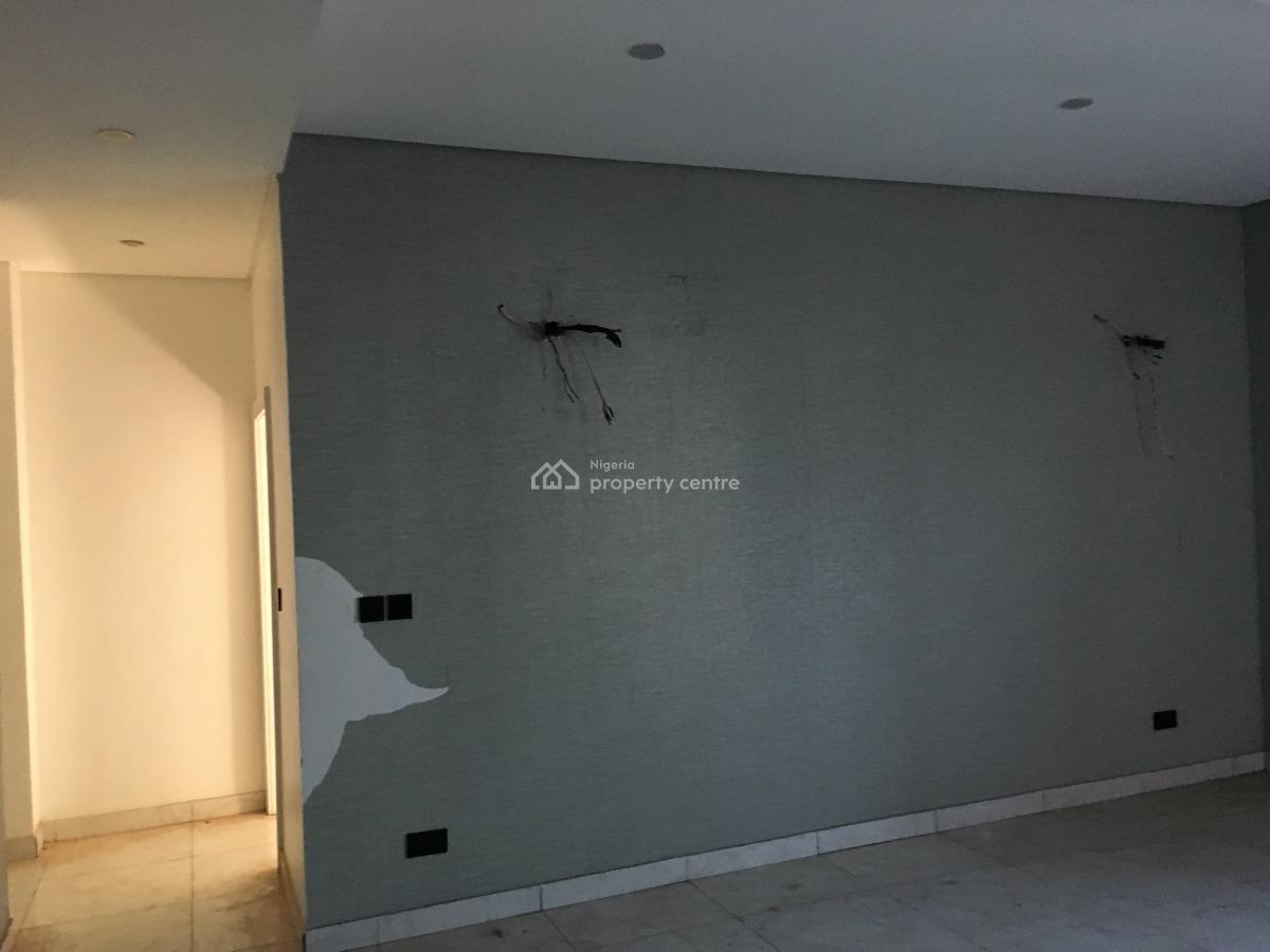 Serviced Neatly Used 3bedrooms Flat, Off Bush Street, Anthony, Maryland, Lagos, Flat / Apartment for Rent