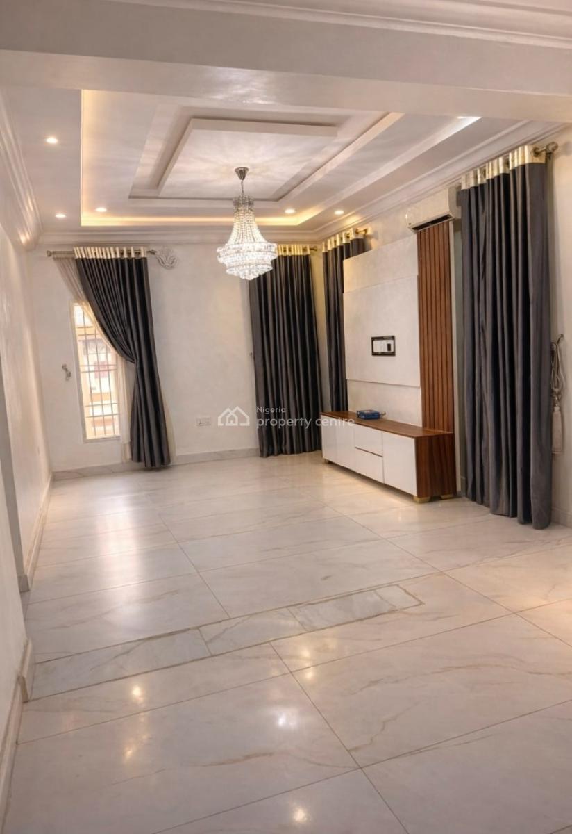 6units 3 Bedrooms Flat with 2 Self Contain for The Whole House @ Lekki, Lekki Phase 1, Lekki, Lagos, Commercial Property for Rent