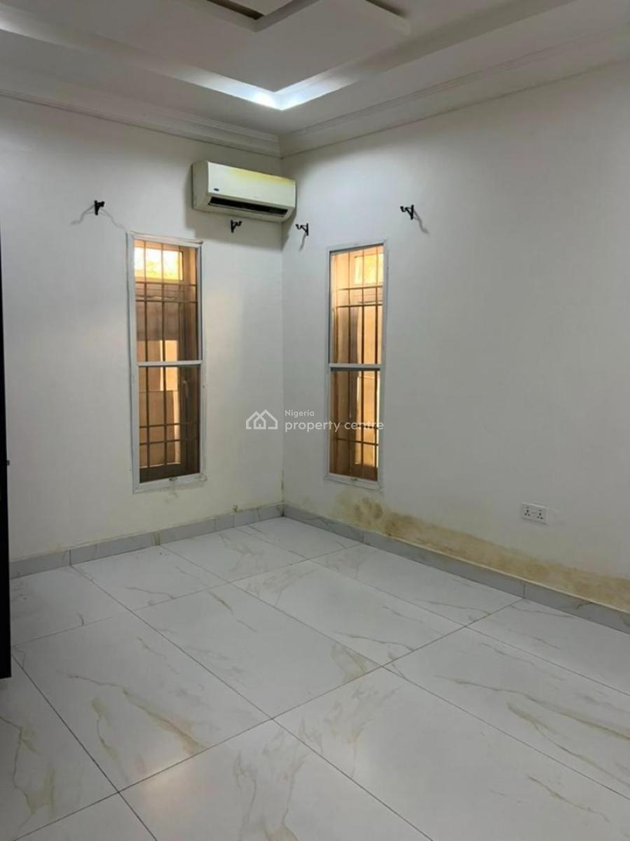 6units 3 Bedrooms Flat with 2 Self Contain for The Whole House @ Lekki, Lekki Phase 1, Lekki, Lagos, Commercial Property for Rent