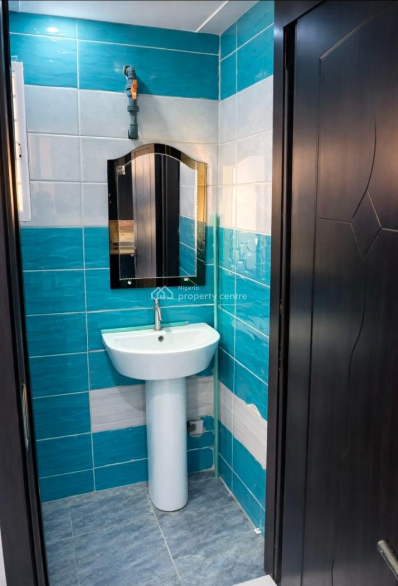 6units 3 Bedrooms Flat with 2 Self Contain for The Whole House @ Lekki, Lekki Phase 1, Lekki, Lagos, Commercial Property for Rent