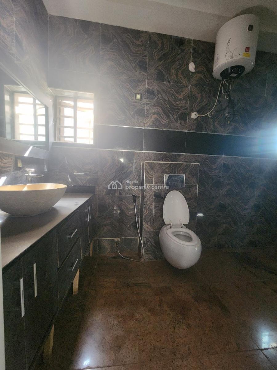 Spacious 4 Bedrooms Terraced Duplex in a Fine Location, Naf Valley Estate, Asokoro District, Abuja, Terraced Duplex for Sale