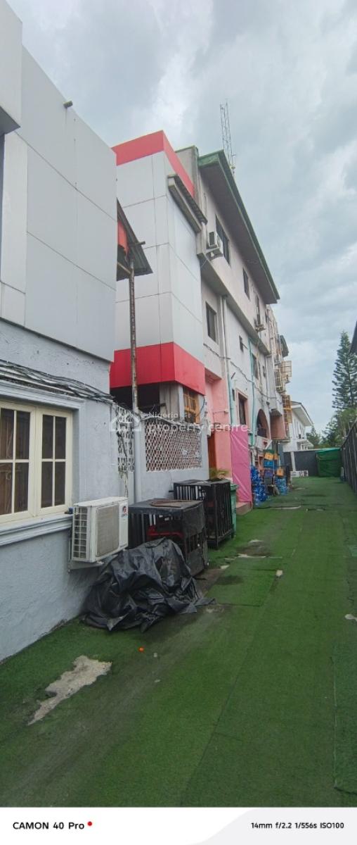 Shop Space for Restaurants and Bar in Phase 1, on Fola Osibo Road, Lekki Phase 1, Lekki, Lagos, Restaurant / Bar for Rent