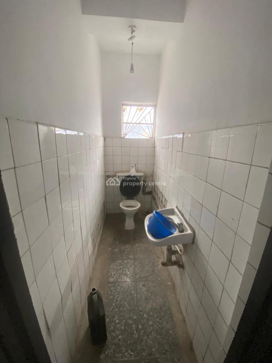 2 Bedroom Apartment, Off Tejuosho Road, Surulere, Lagos, Flat / Apartment for Rent