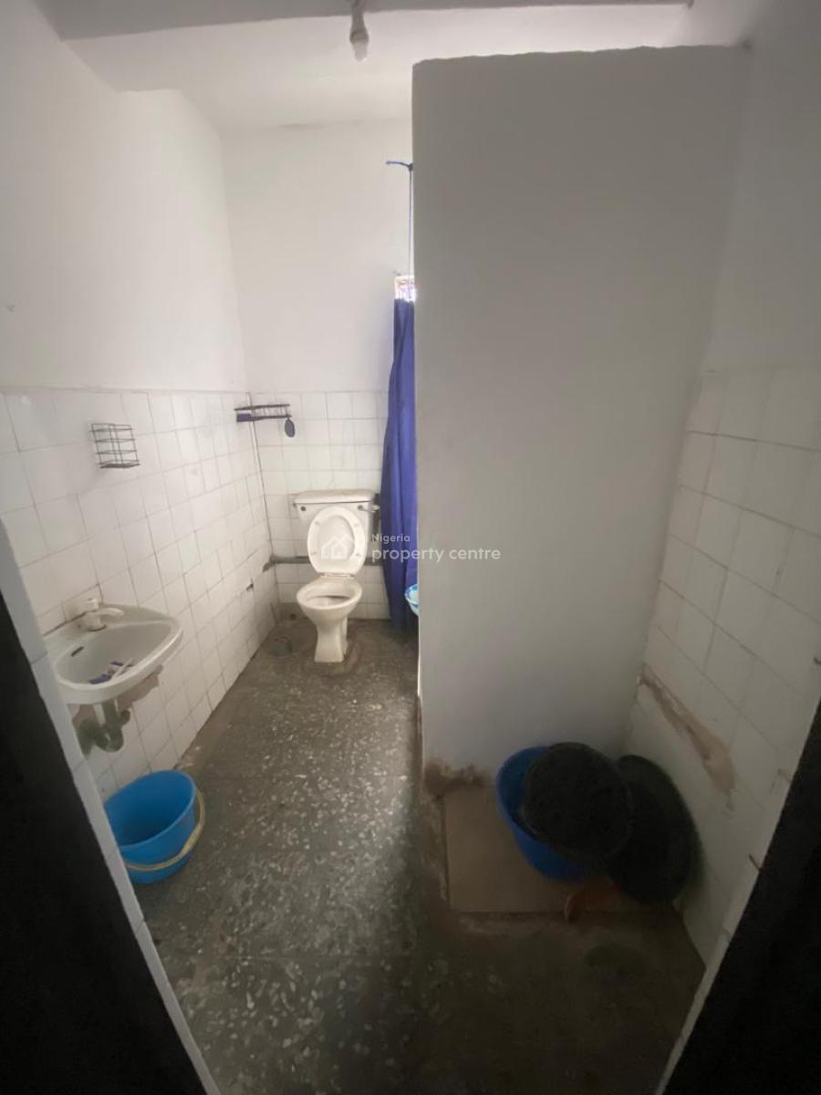 2 Bedroom Apartment, Off Tejuosho Road, Surulere, Lagos, Flat / Apartment for Rent