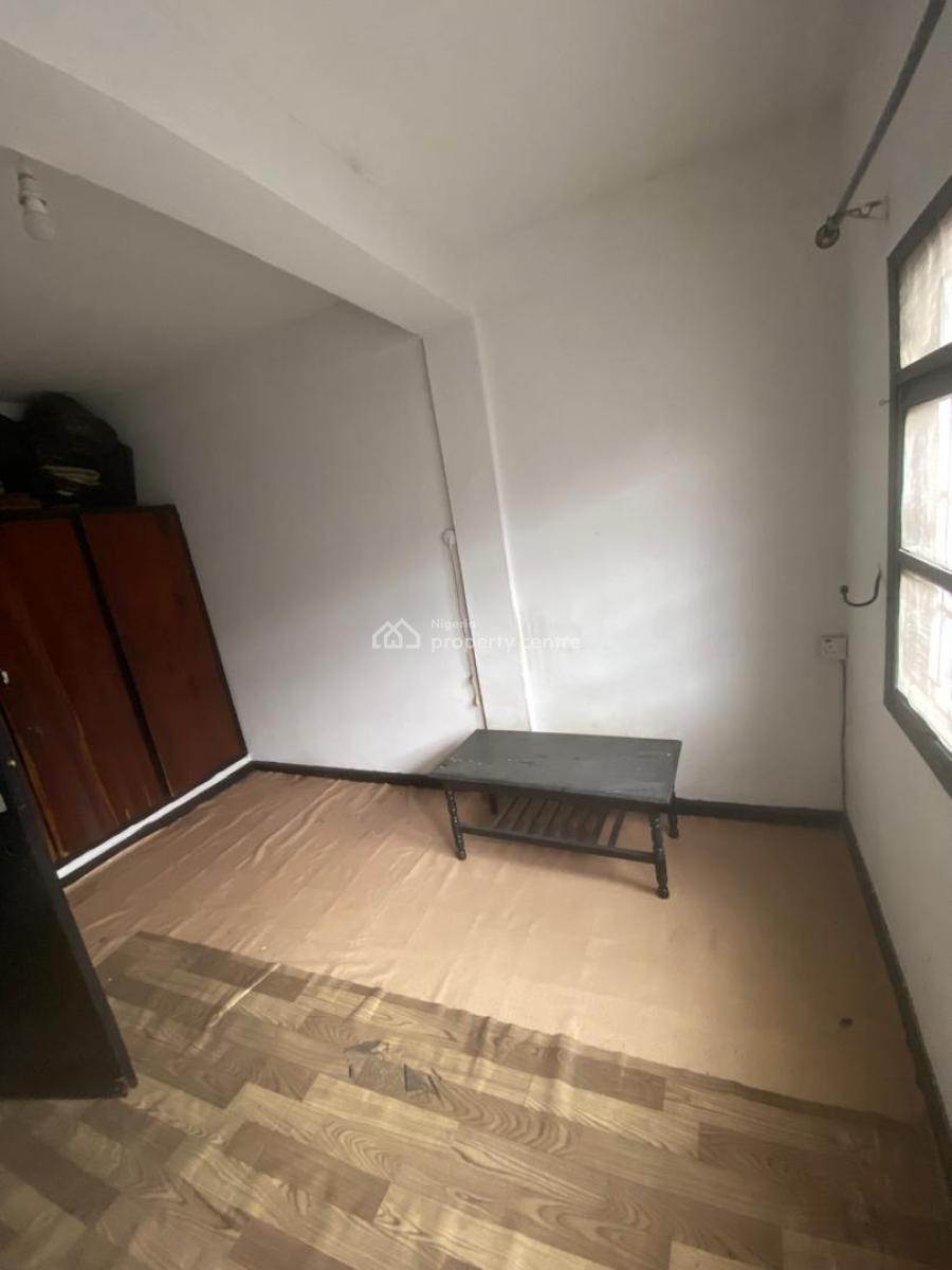 2 Bedroom Apartment, Off Tejuosho Road, Surulere, Lagos, Flat / Apartment for Rent