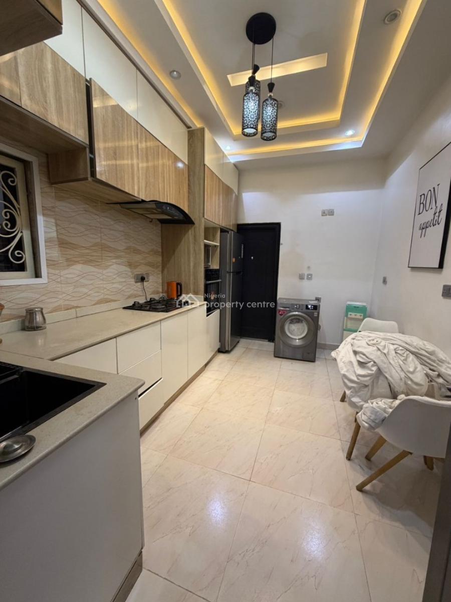 Fully Furnished 3 Bedroom Apartment  with  1 Room Bq, Gilmore, Jahi, Abuja, Flat / Apartment for Sale