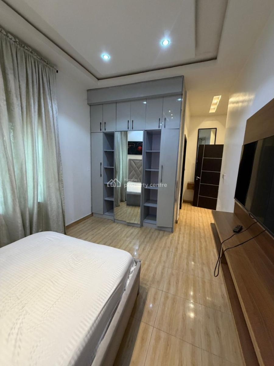 Fully Furnished 3 Bedroom Apartment  with  1 Room Bq, Gilmore, Jahi, Abuja, Flat / Apartment for Sale