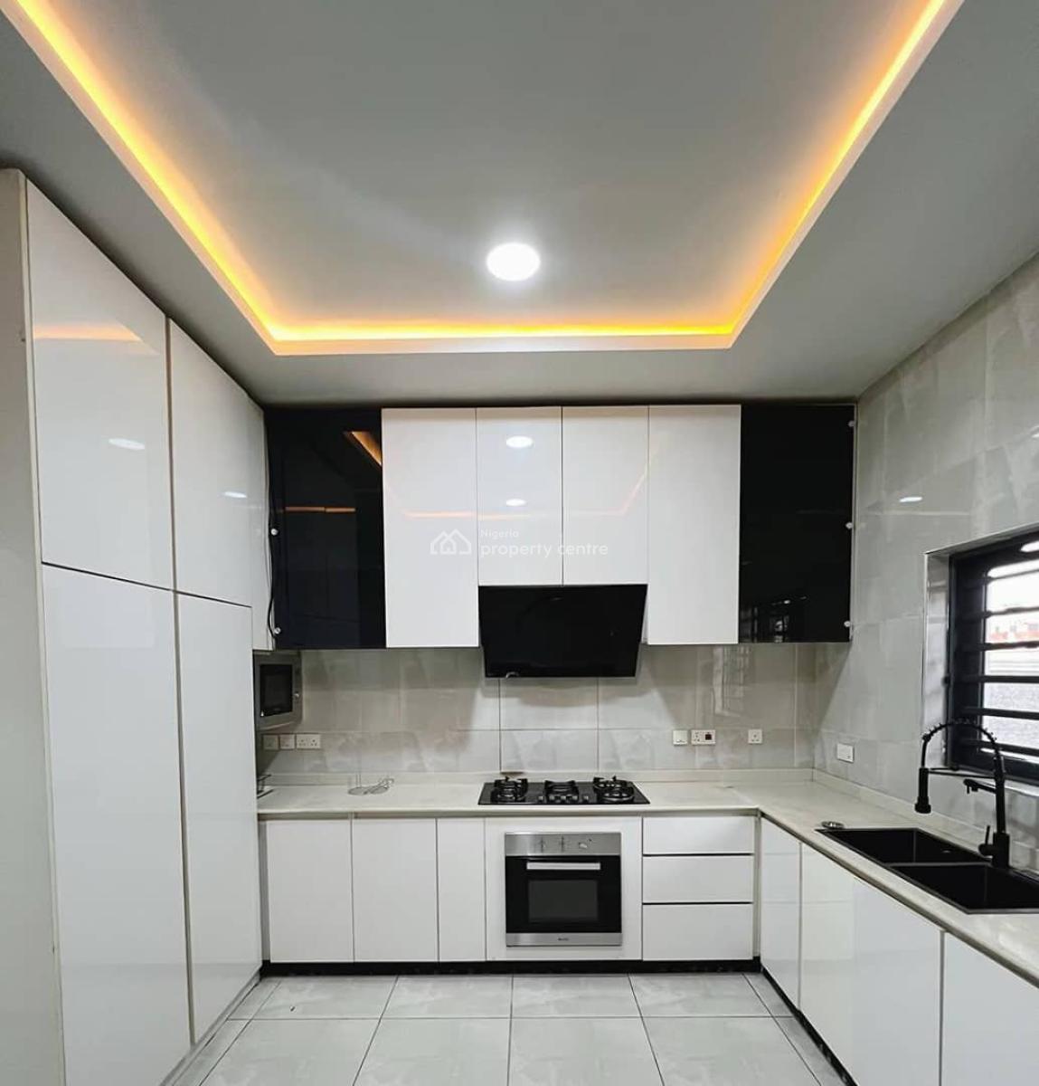 Spacious 4 Bedroom Terrace  Duplex with Bq, Lekki Phase 1, Lekki, Lagos, Terraced Duplex for Rent