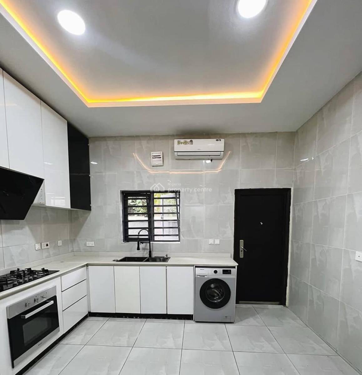 Spacious 4 Bedroom Terrace  Duplex with Bq, Lekki Phase 1, Lekki, Lagos, Terraced Duplex for Rent
