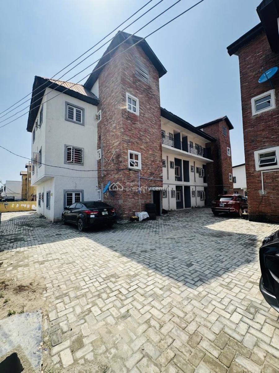 Distress Deal! Spacious 2 Bedroom Apartment, Ikota, Lekki, Lagos, Flat / Apartment for Sale