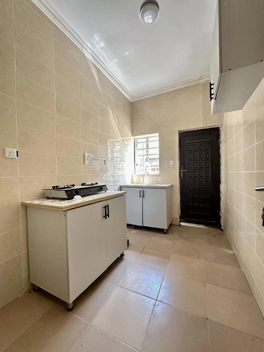 Distress Deal! Spacious 2 Bedroom Apartment, Ikota, Lekki, Lagos, Flat / Apartment for Sale