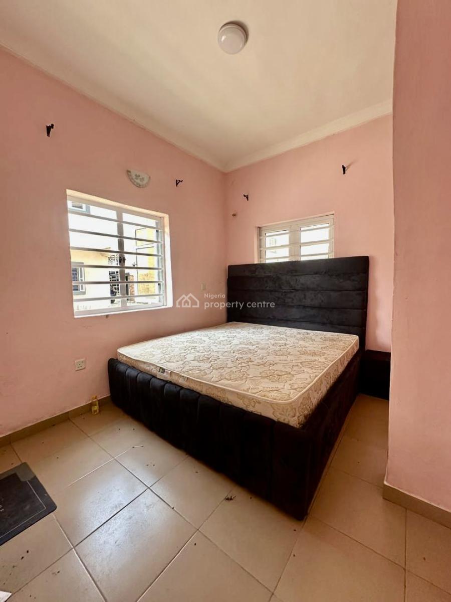 Distress Deal! Spacious 2 Bedroom Apartment, Ikota, Lekki, Lagos, Flat / Apartment for Sale