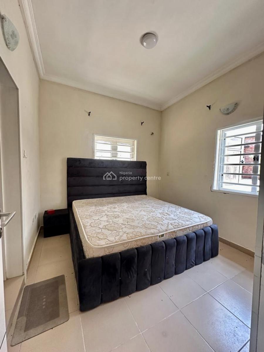Distress Deal! Spacious 2 Bedroom Apartment, Ikota, Lekki, Lagos, Flat / Apartment for Sale