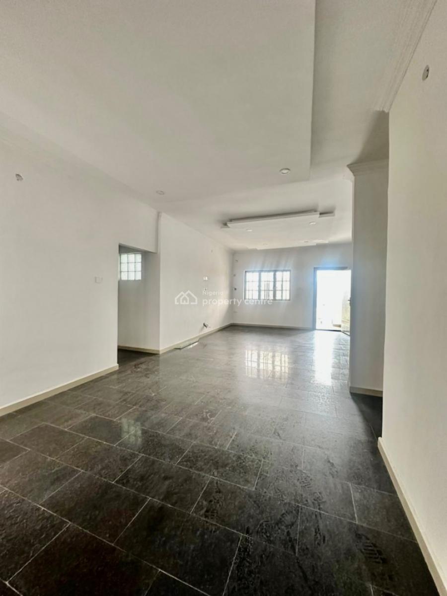 Distress Deal!  Spacious 3 Bedroom Apartment, Ikota, Lekki, Lagos, Flat / Apartment for Sale