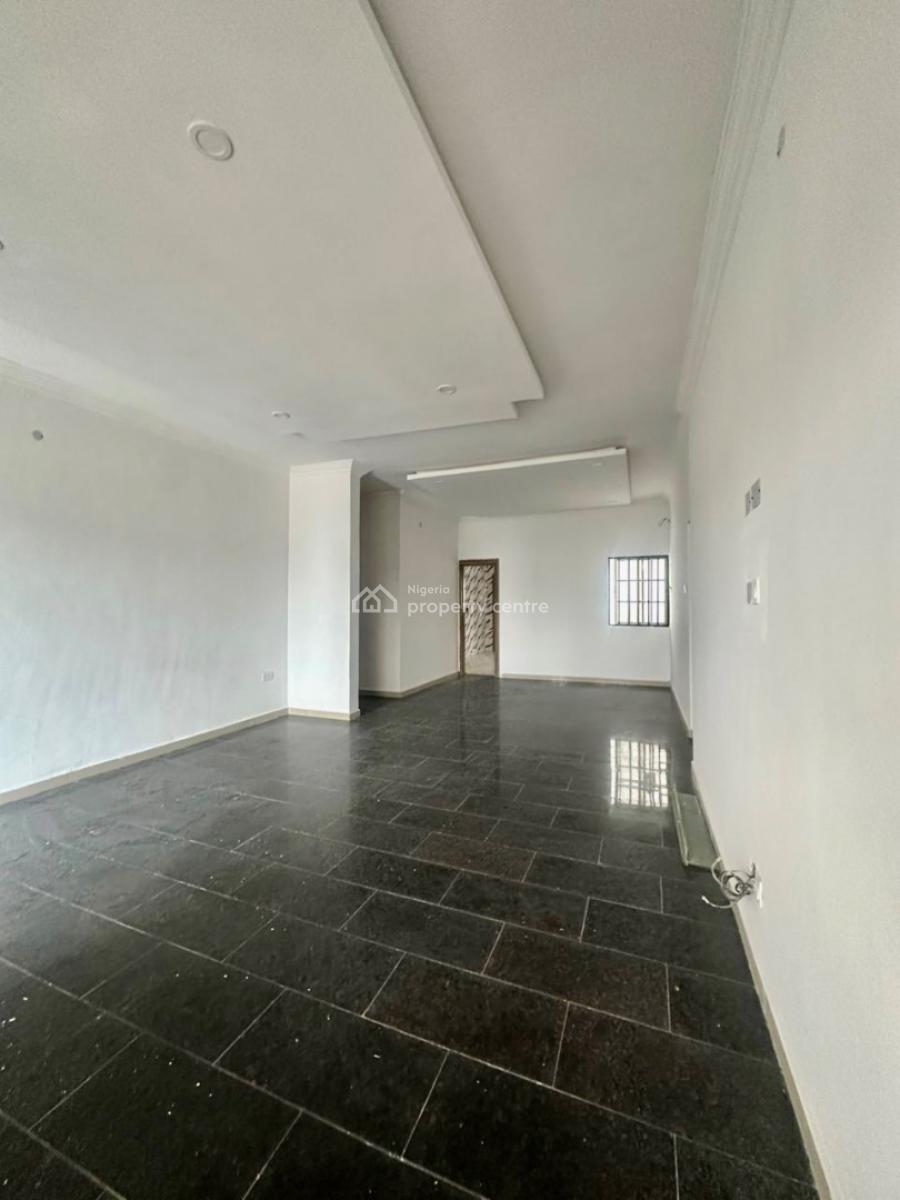 Distress Deal!  Spacious 3 Bedroom Apartment, Ikota, Lekki, Lagos, Flat / Apartment for Sale