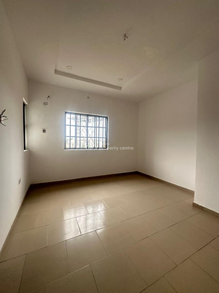 Distress Deal!  Spacious 3 Bedroom Apartment, Ikota, Lekki, Lagos, Flat / Apartment for Sale