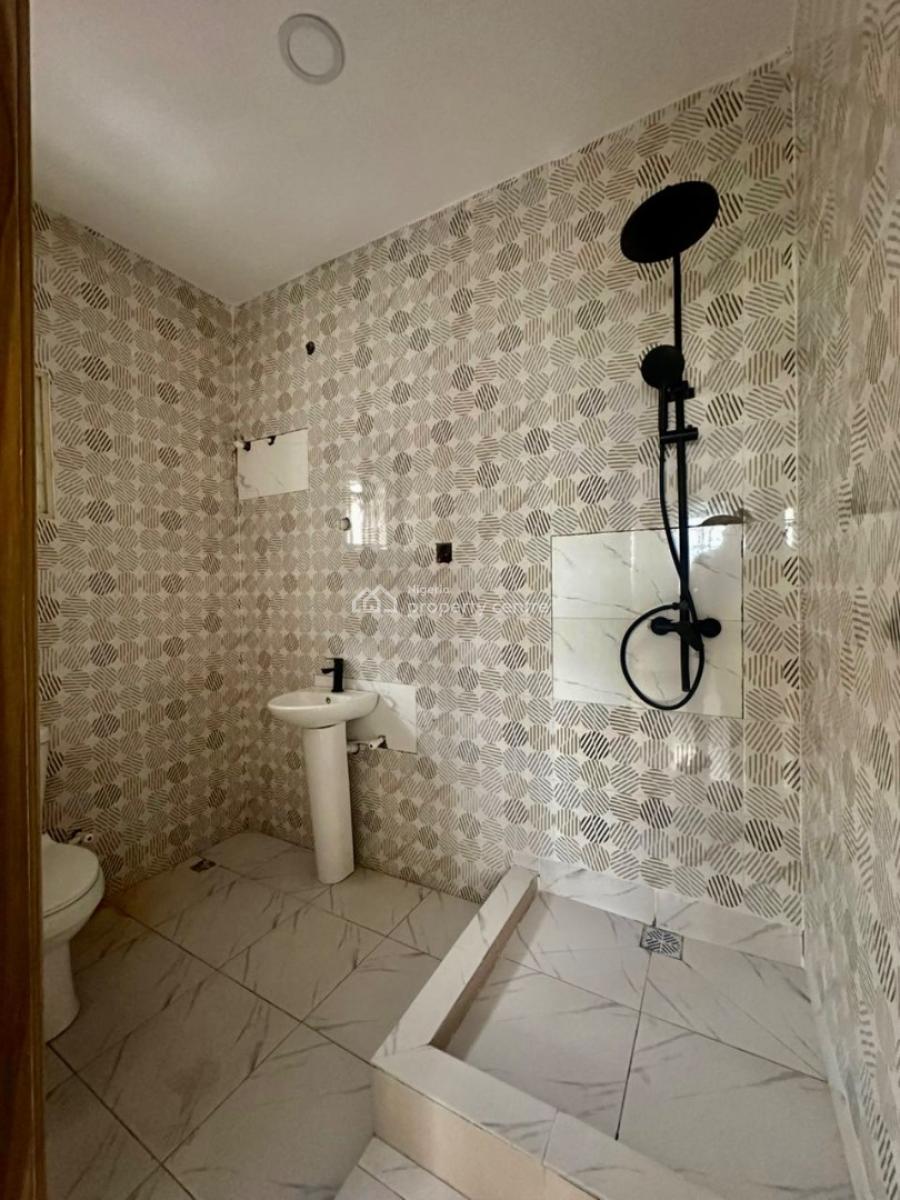 Distress Deal!  Spacious 3 Bedroom Apartment, Ikota, Lekki, Lagos, Flat / Apartment for Sale