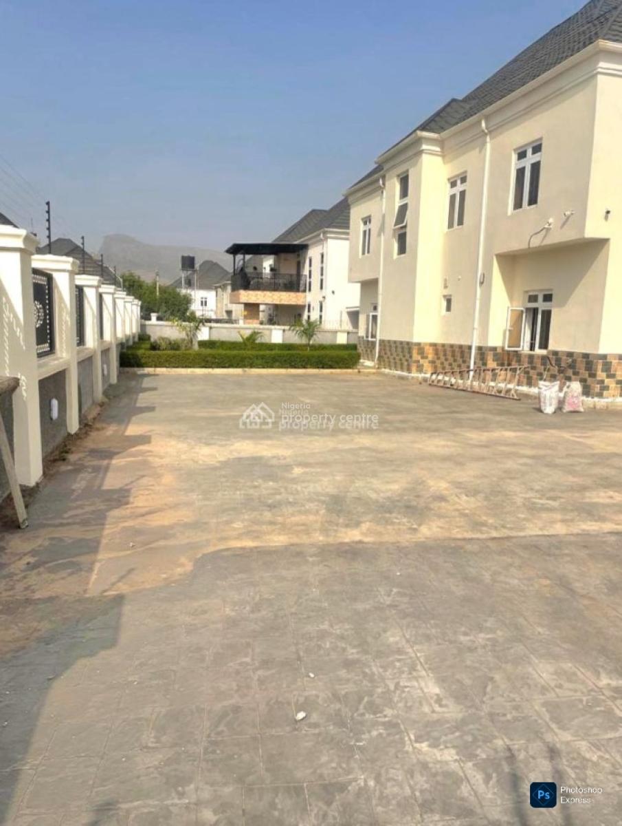 4 Bedrooms Standard Spacious House ( Self Compound), Asokoro District, Abuja, Detached Duplex for Rent