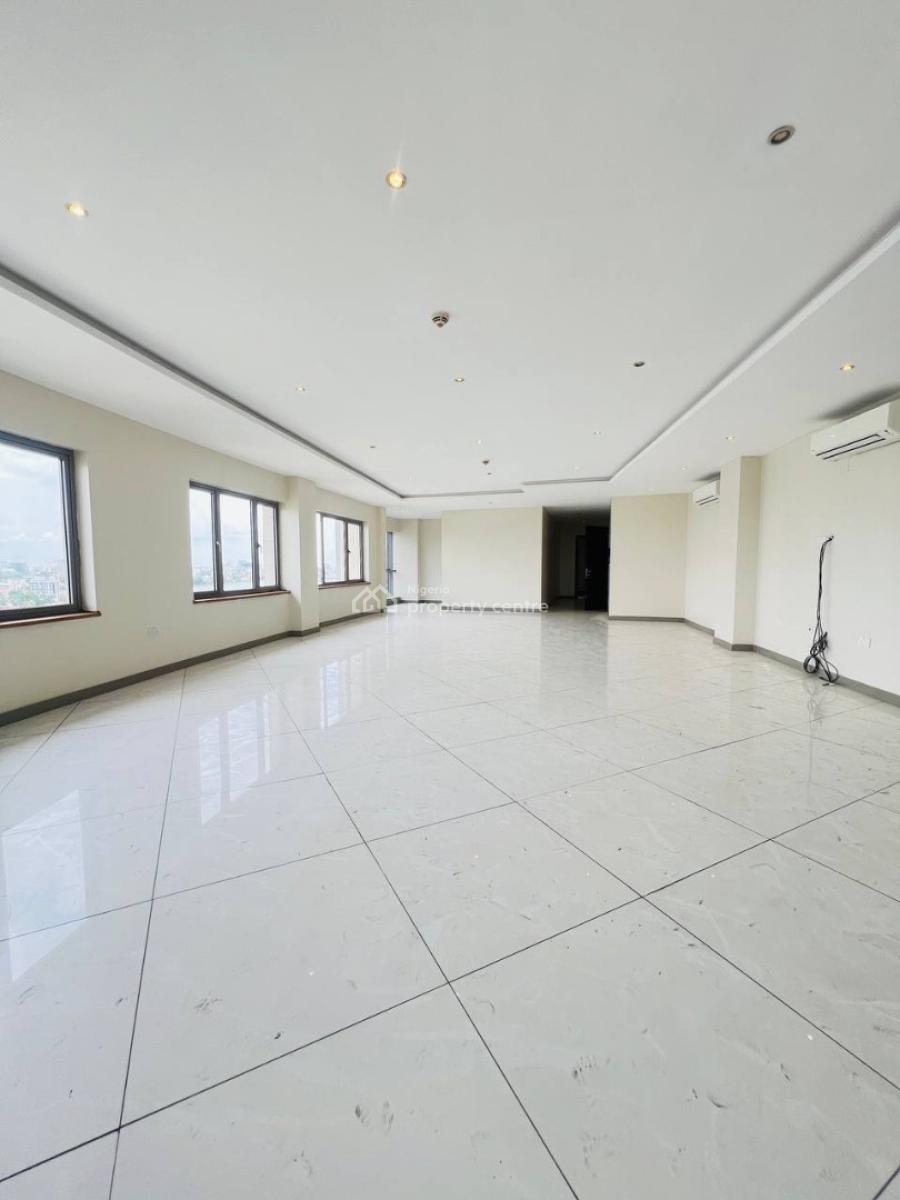 4 Bedroom Penthouse, with Gym & Swimming Pool, Spacious, Service 4bedroom Penthouse., Victoria Island (vi), Lagos, Block of Flats for Sale
