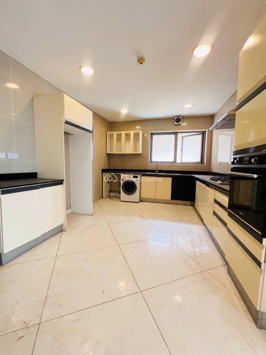 4 Bedroom Penthouse, with Gym & Swimming Pool, Spacious, Service 4bedroom Penthouse., Victoria Island (vi), Lagos, Block of Flats for Sale