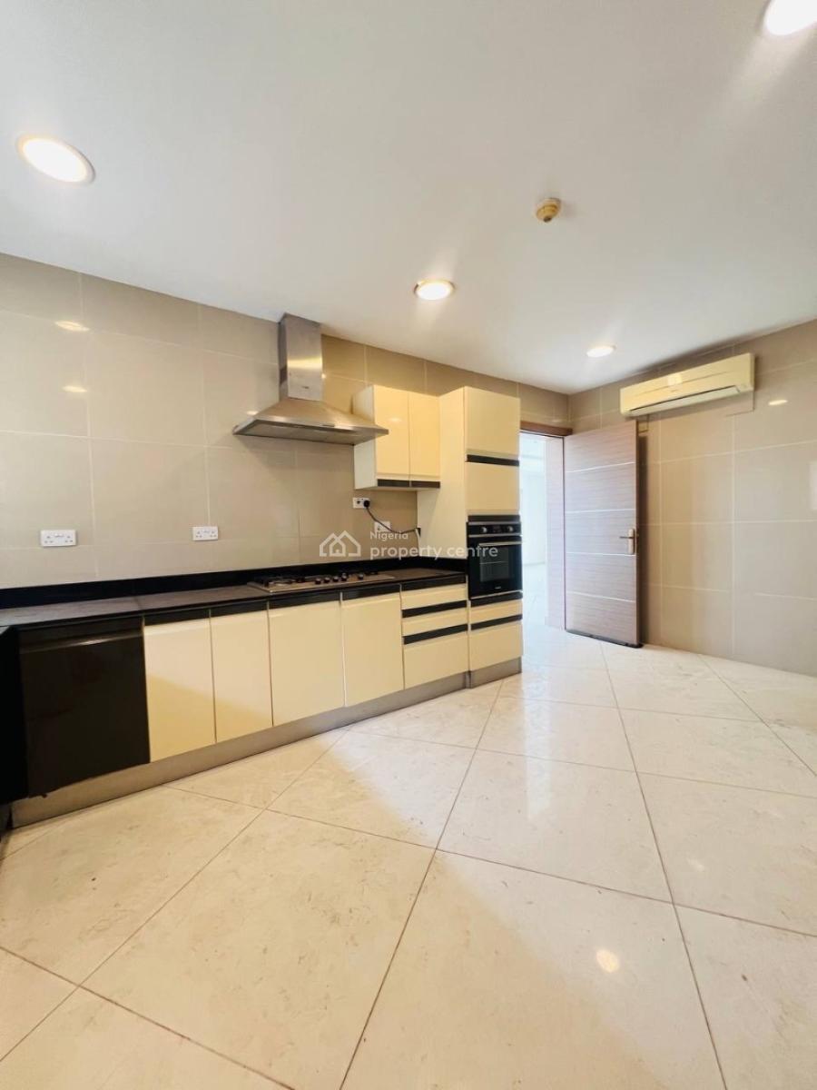 4 Bedroom Penthouse, with Gym & Swimming Pool, Spacious, Service 4bedroom Penthouse., Victoria Island (vi), Lagos, Block of Flats for Sale