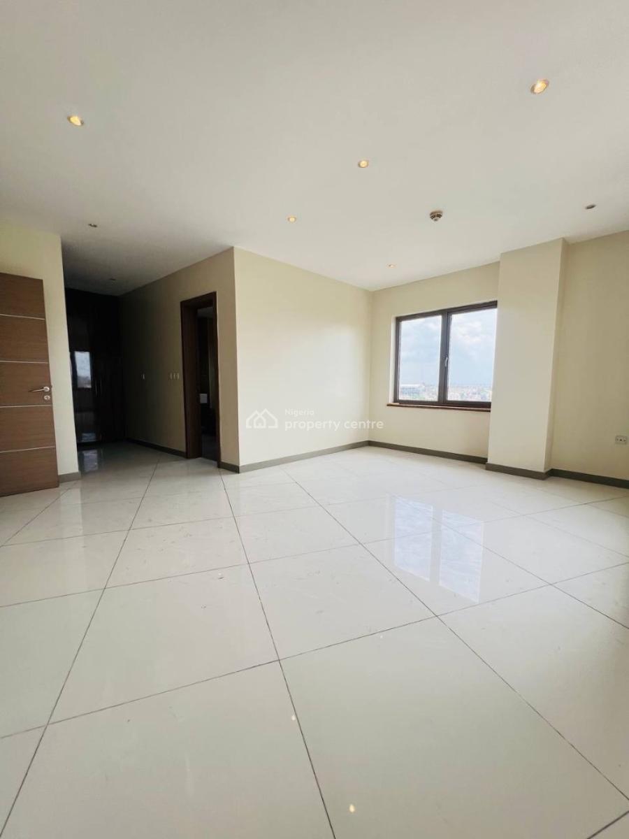 4 Bedroom Penthouse, with Gym & Swimming Pool, Spacious, Service 4bedroom Penthouse., Victoria Island (vi), Lagos, Block of Flats for Sale