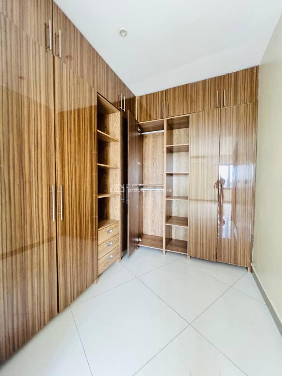 4 Bedroom Penthouse, with Gym & Swimming Pool, Spacious, Service 4bedroom Penthouse., Victoria Island (vi), Lagos, Block of Flats for Sale