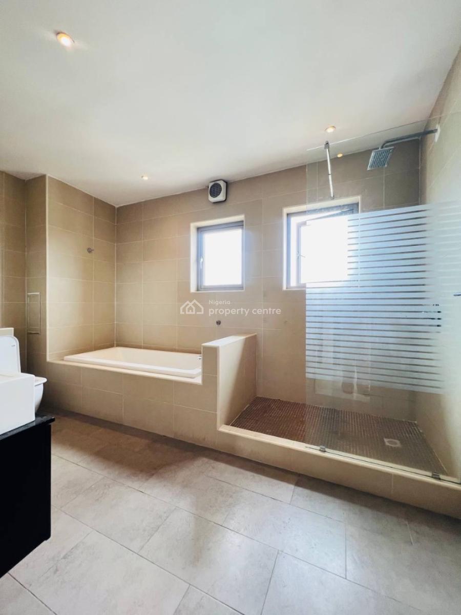 4 Bedroom Penthouse, with Gym & Swimming Pool, Spacious, Service 4bedroom Penthouse., Victoria Island (vi), Lagos, Block of Flats for Sale
